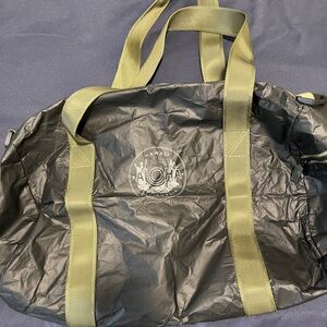 Aloha Collection Black and Olive Green Duffle Bag